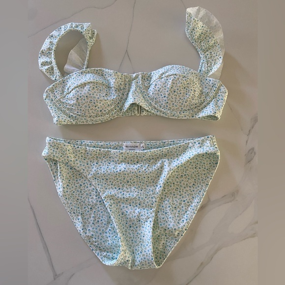 Minnow women’s hibiscus ditsy bikini. New without tags. True to size. - Picture 1 of 11